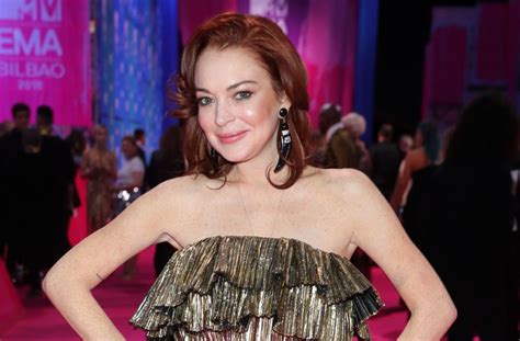 lindsay lohan naked|Lindsay Lohan posts completely nude snap from throwback Playboy。